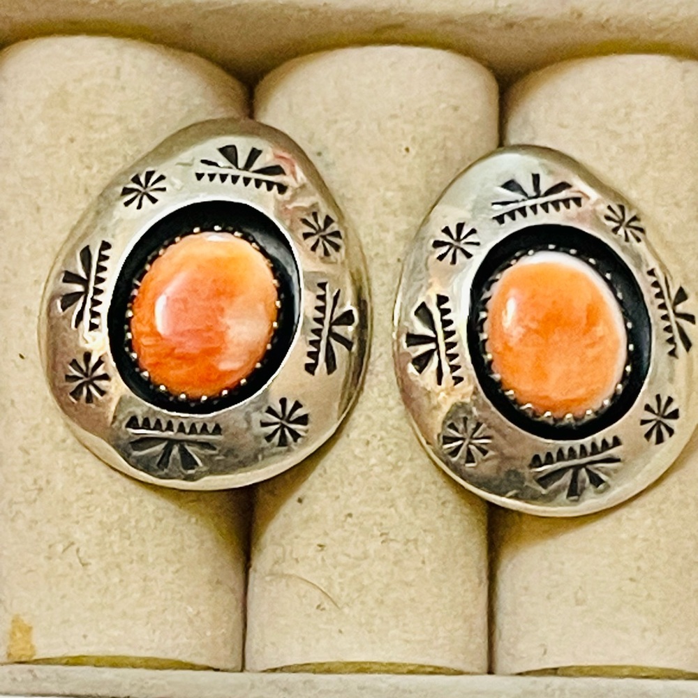 Vintage Handmade Navajo Teddy Goodluck STERLING Spiny Oyster Post Earrings - Picture 2 of 8